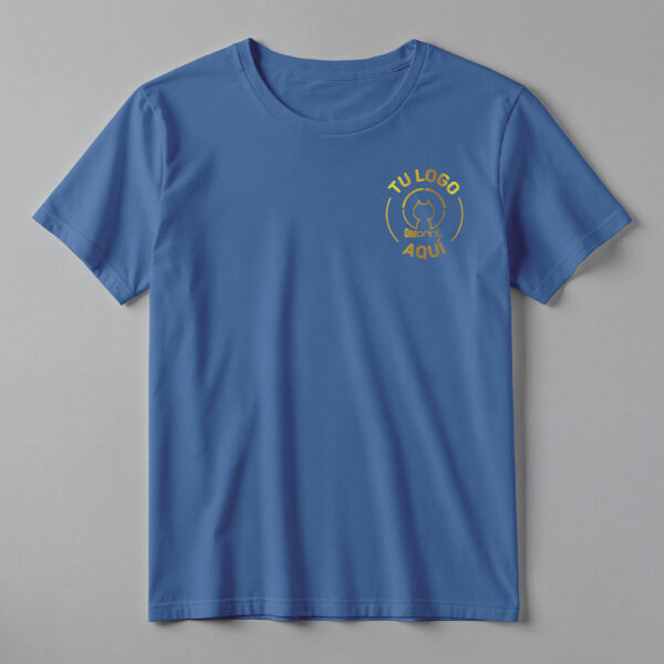 Camisa de algodón personalizada con estampado metalizado, cuello redondo y diseño cómodo para uso diario o eventos.