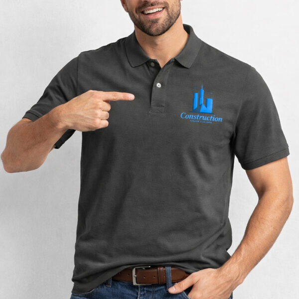 Camisa tipo polo personalizada 3 Camisa tipo polo personalizada en tela doble piqué de 240 g/m², ideal para uniformes empresariales, promociones y uso corporativo.