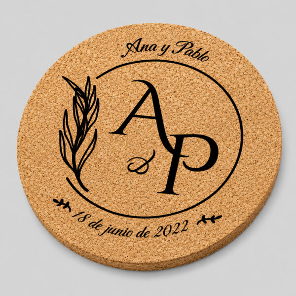 Posa vaso de corcho redondo de 9 cm con grabado láser personalizado, ideal para proteger superficies con un estilo ecológico y elegante.