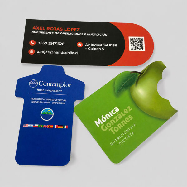 Tarjeta de presentación troquelada personalizada con diseño creativo y acabado único para destacar tu marca.