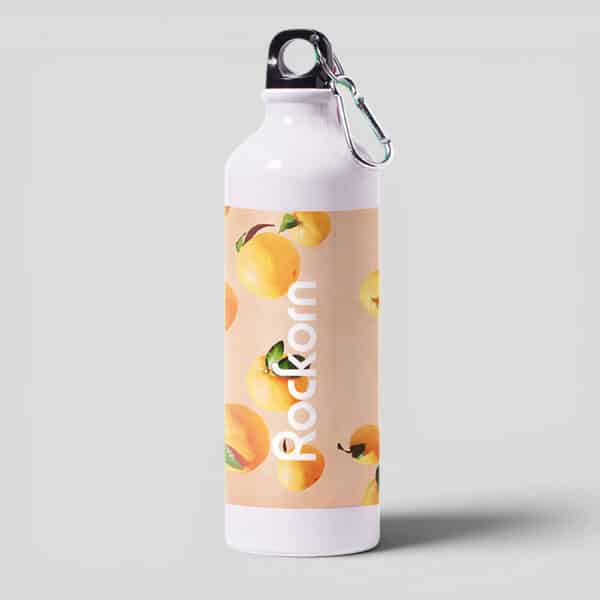 Botella de aluminio de 800 ml para sublimación con acabado blanco brillante, tapón de rosca y mosquetón metálico.