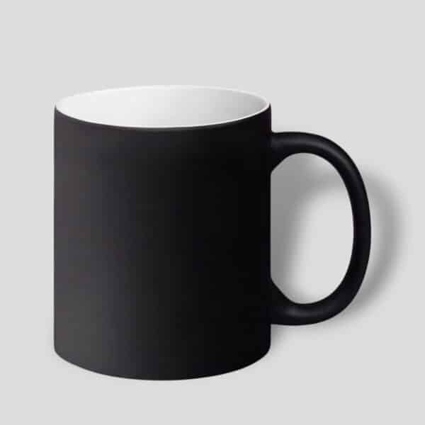 Taza negra mágica personalizada de 11 oz que revela imágenes, frases o fotos al agregar bebida caliente.