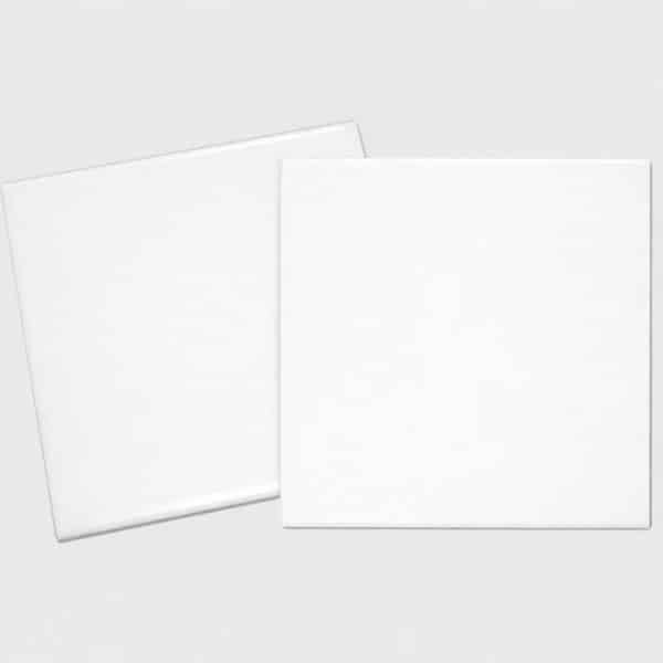 Azulejo personalizado de cerámica con impresión de alta calidad, ideal para decoración de interiores y exteriores.