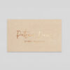 Tarjetas de presentación con foil personalizadas Tarjeta de presentación con foil personalizada con acabado brillante premium, ideal para resaltar nombres, logotipos y elementos visuales.
