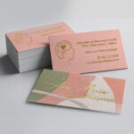 Tarjetas de presentación con foil personalizadas 2 Tarjeta de presentación con foil personalizada con acabado brillante premium, ideal para resaltar nombres, logotipos y elementos visuales.