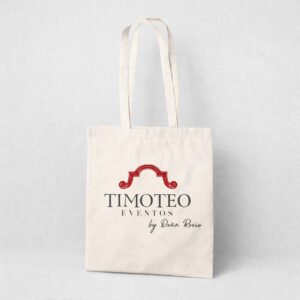 Bolsa ecológica de manta mediana 35×40 cm personalizada Bolsa ecológica de manta personalizada con tu logo Promociona tu marca con una bolsa ecológica de manta mediana de 35x40 cm, un accesorio útil, resistente y amigable con el ambiente. Su tono crudo natural resalta tu logo, nombre o diseño con un acabado limpio y profesional. Cuenta con asas largas que permiten llevarla cómodamente al hombro, y su tamaño es ideal para cargar compras, libros, documentos, kits de bienvenida o detalles de regalo. ¿Por qué elegir nuestra bolsa de manta personalizada? Reutilizable y ecológica: una alternativa real a las bolsas plásticas. Publicidad que perdura: tu marca se ve cada vez que se usa. Tamaño versátil: 35x40 cm, perfecta para uso diario. Personalización a tu medida: agrega tu logo, frase o diseño. Ideal para Bodas y eventos, ferias y congresos, tiendas y emprendimientos, regalos corporativos, kits de bienvenida y campañas promocionales. Especificaciones Medidas: 35 x 40 cm Material: tela de manta cruda Asas: largas Personalización: logo o diseño a tu elección Uso: reutilizable